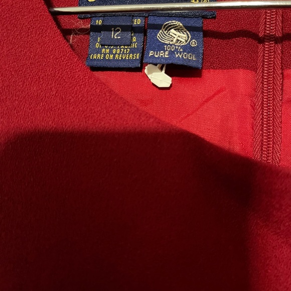 Classic burgundy shell dress. - Picture 7 of 8